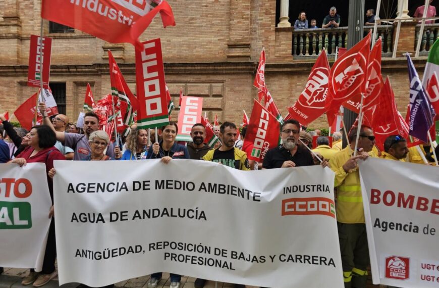 Movilización en defensa de la plantilla de AMAyA