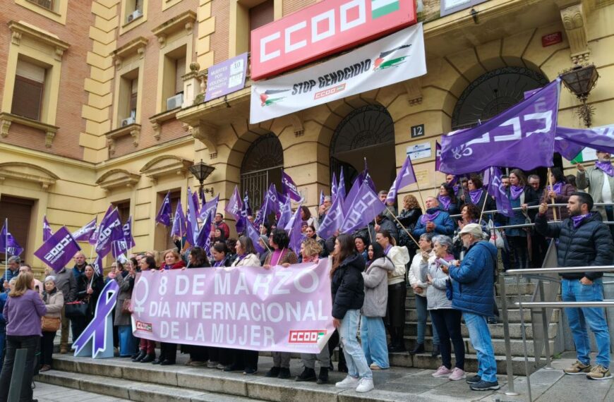 Imagen de la concentración con motivo del 8M.