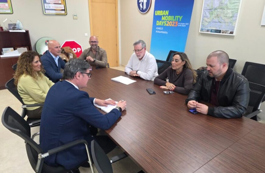 Reunión en la Delegación de Empleo del Ayuntamiento de Sevilla.