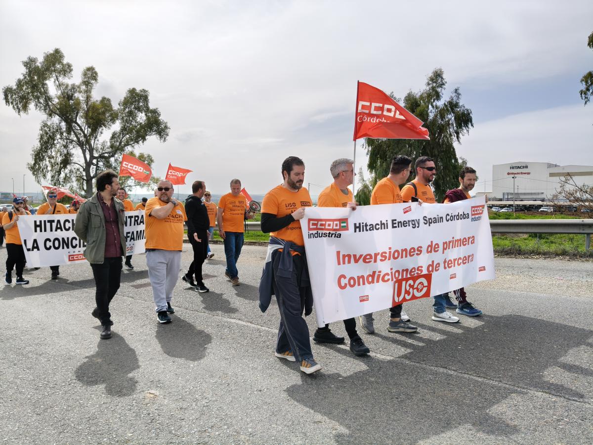 CCOO denuncia la hipocresía de Hitachi por negarse a negociar mientras usa la negociación como excusa para cambiar su plan industrial 1 Imagen de la última protesta de la plantilla por el bloqueo de la negociación del convenio colectivo por parte de la empresa.