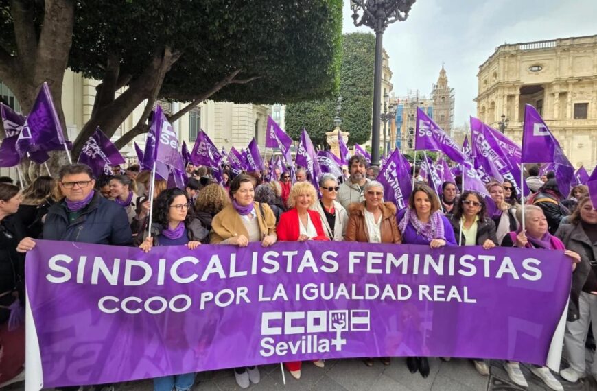 Concentración de CCOO de Sevilla previa al 8M.