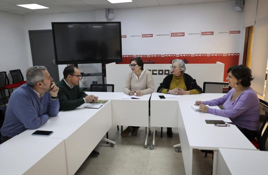 Reunión CCOO de Andalucía con Cáritas