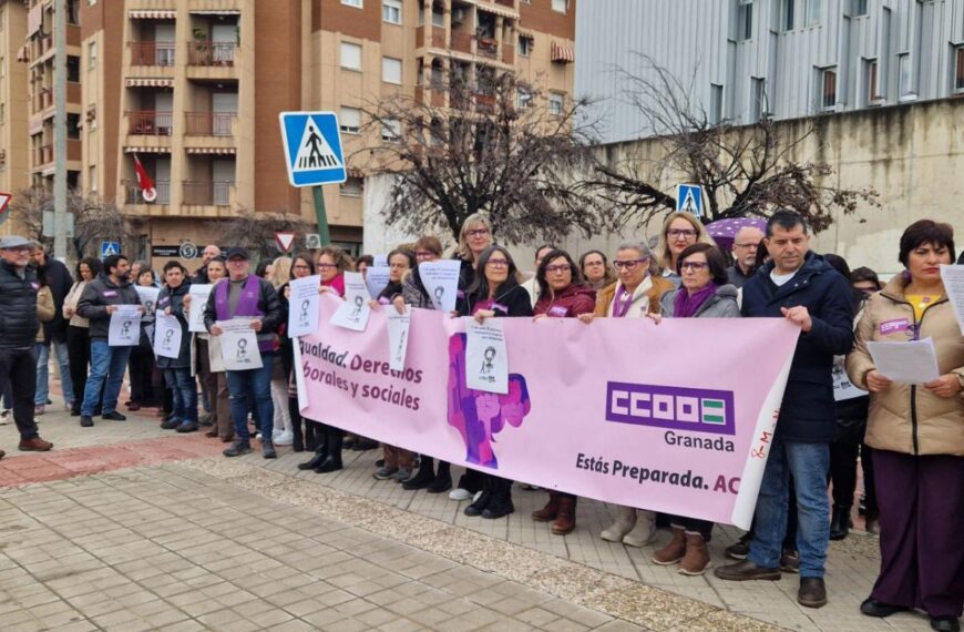 Concentración frente a la sede sindical