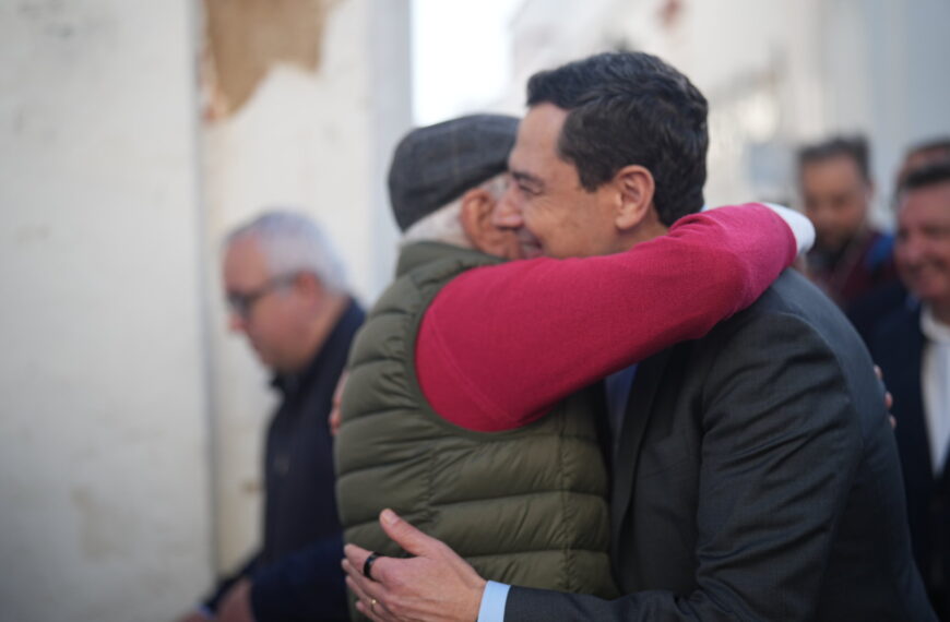 Juanma Moreno sede comarcal Almonte Andalucía