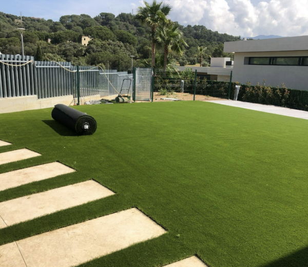 Puntal destaca el auge de la instalación de césped artificial como uno de los servicios con mayor demanda