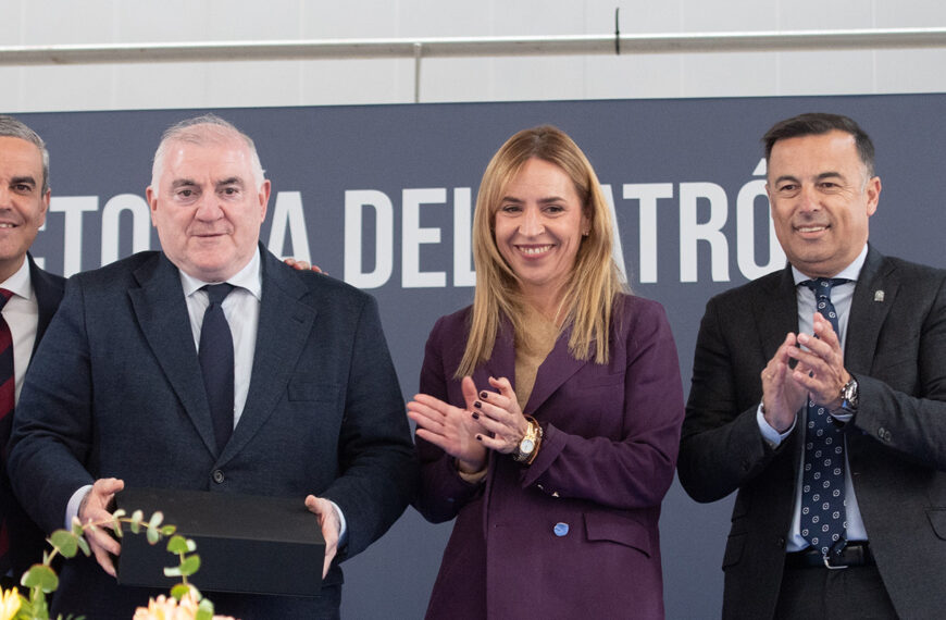 El homenaje de la Diputación a la labor de los bomberos y servicios de emergencias