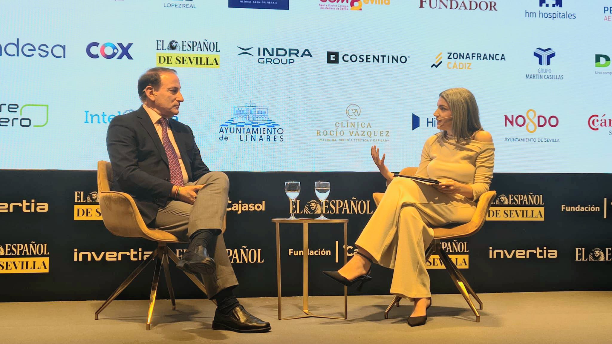 González de Lara, Presidente de la CEA, Exige Financiamiento, Inversión y Acción para Andalucía en el VI Foro Económico Español en Andalucía 1 Javier González de Lara, presidente de la CEA, durante un coloquio con una periodista en un evento organizado por El Español de Sevilla