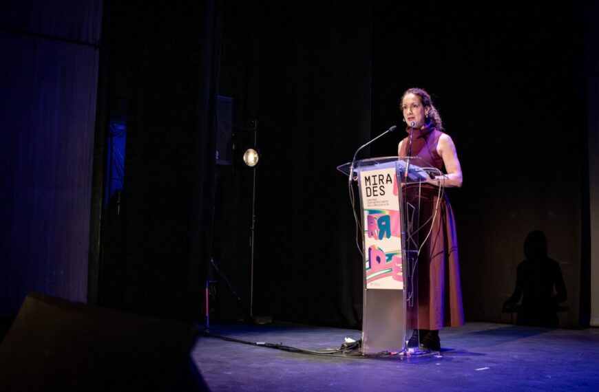 Guardianes del Conocimiento: El Rol Esencial de los Profesionales de la Información en la Era de la Inteligencia Artificial