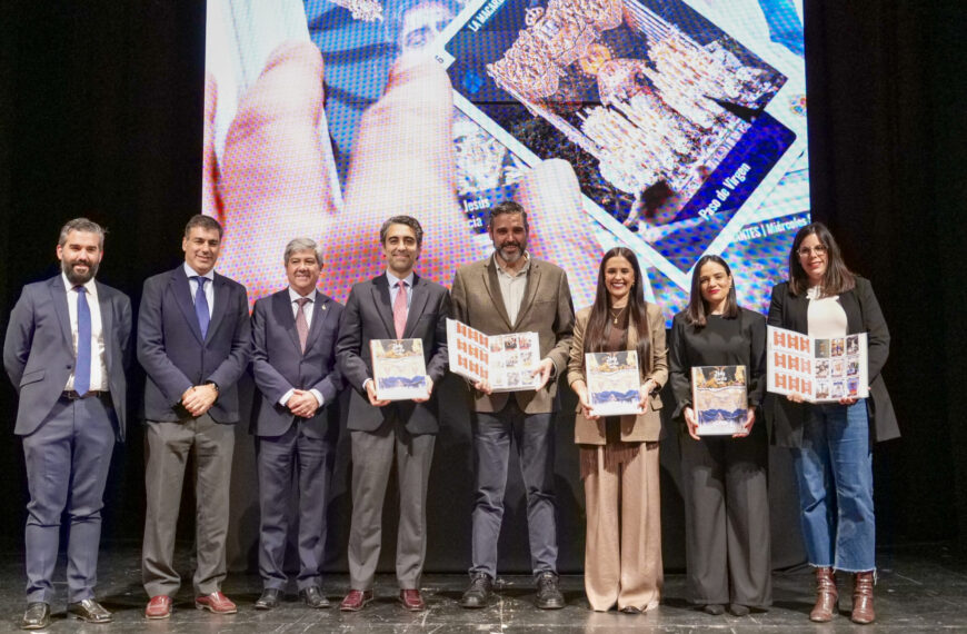 HolyCards Regresa a Almería con su Segunda Edición: 12,000 Álbumes y Más de Seis Millones de Cromos Cofrades