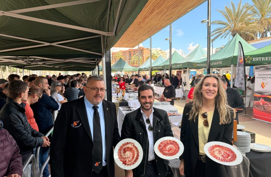 Javier Ropero se corona campeón en el IX Campeonato Nacional de la Liga de Cortadores de Jamón en Almería