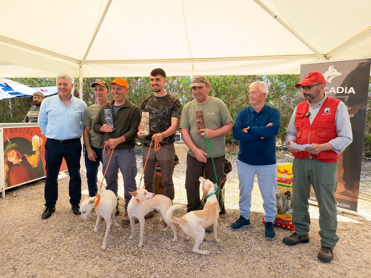 Juan y Adrián López Triunfan en la Primera Prueba de la Liguilla Social de Podencos de la FAC 1 Juan y Adrián López Triunfan en la Primera Prueba de la Liguilla Social de Podencos de la FAC