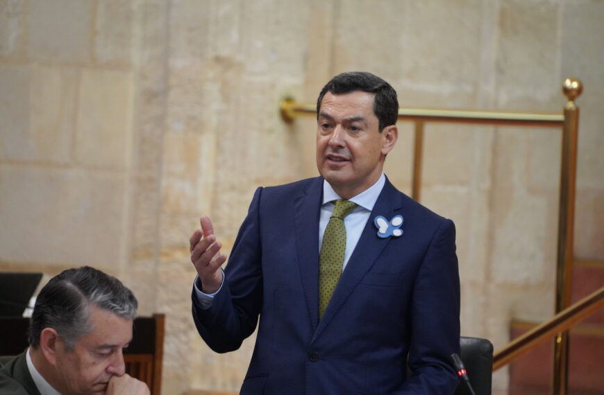 Juanma Moreno,en la sesión de control del Parlamento de Andalucía