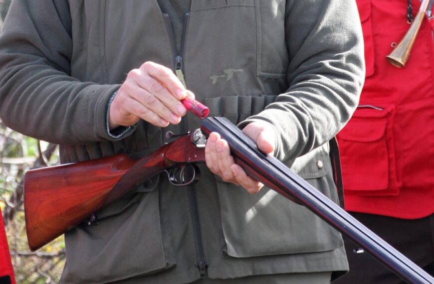 La RFEC pide simplificar los trámites para la obtención de licencias de armas, según la Federación Andaluza de Caza