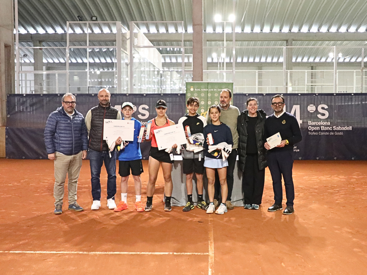 Martina Simón y Leo Vidaña logran su pase a la fase final del Conde de Godó Sub 14 1 Los almerienses Martina Simón y Leo Vidaña se han proclamado campeones de la séptima parada del circuito Barcelona Open Banc Sabadell - Trofeo Conde de Godó Sub 14, disputada en el Real Aero Club de Santiago