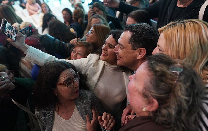 Moreno Resalta el Liderazgo Femenino en Andalucía: 'El Futuro de Nuestra Tierra Se Escribe en Femenino'