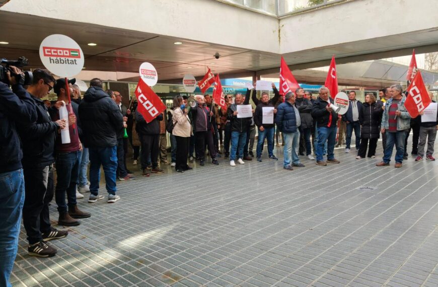 Imagen de la protesta ante la sede de Construcor
