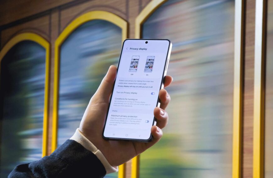 La nueva ansiedad digital: 8 de cada 10 españoles temen que alguien mire su pantalla en público