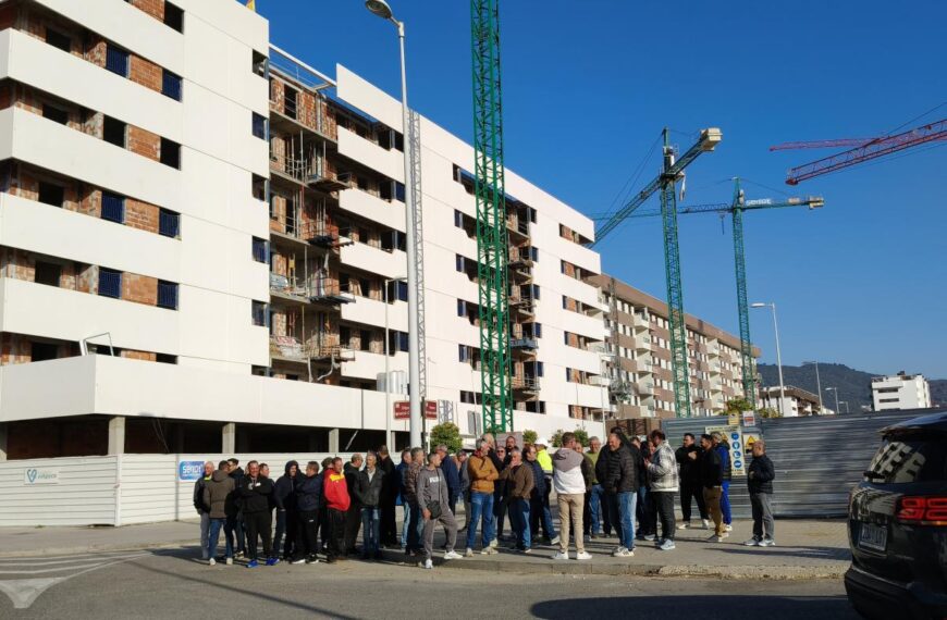 Las prácticas ilegales de las empresas para esquivar la huelga de los operadores de grúas torre acaba de provocar el primer accidente.