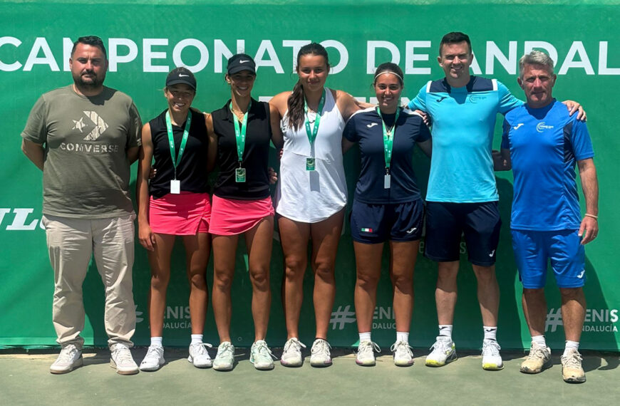 Valentina Carreras y Adriana Coltorti, campeonas en dobles femenino del Campeonato de Andalucía Junior celebrado en Adra