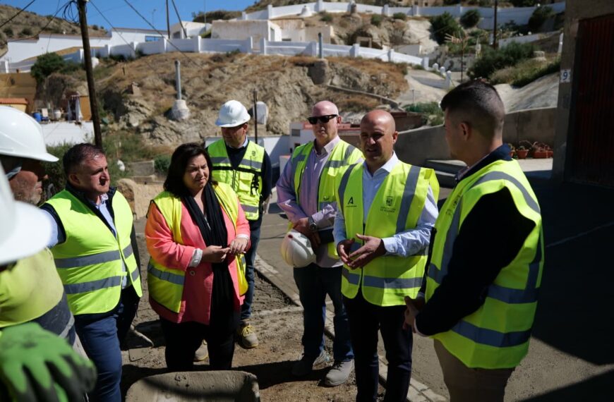 Visita de la Diputación y Alhabia a las Obras del PFEA y del Plan de Instalaciones Deportivas