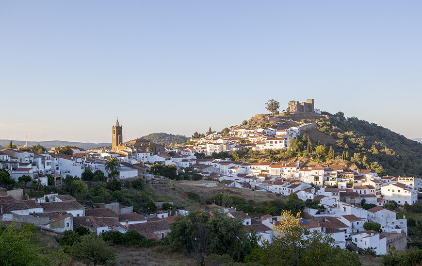 Cortegana, Nigüelas y Zuheros: Nuevos Municipios Turísticos en Andalucía