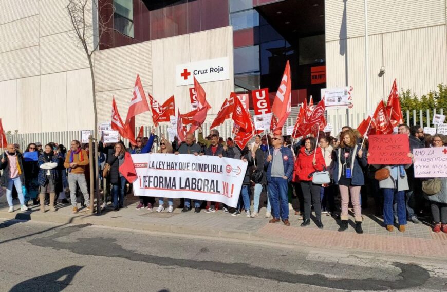 Imagen de archivo de una de las protestas de la plantilla de Cruz Roja en Córdoba por la aplicación del convenio.