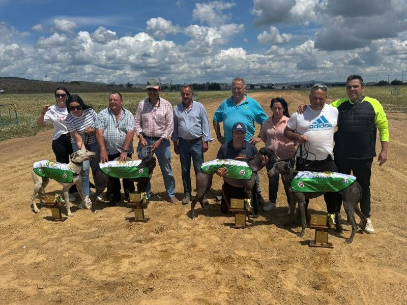Quinta Carrera de la II Liga de Recta de la Federación Andaluza de Galgos 1 V CAMPEONATO FEMENINO DE LA RECTA DE LA FAG