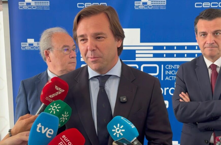 Antonio Repullo, flanqueado por Antonio Díaz y José María Bellido, en Córdoba
