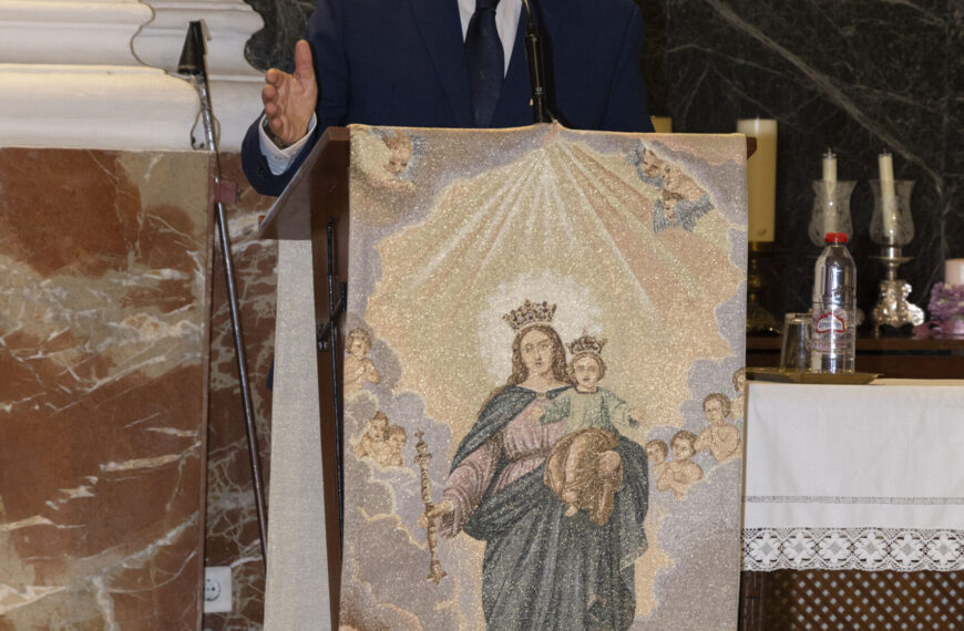 Salvador Fuentes Exalta a María Auxiliadora en la Tradicional Bajada de Su Camarín