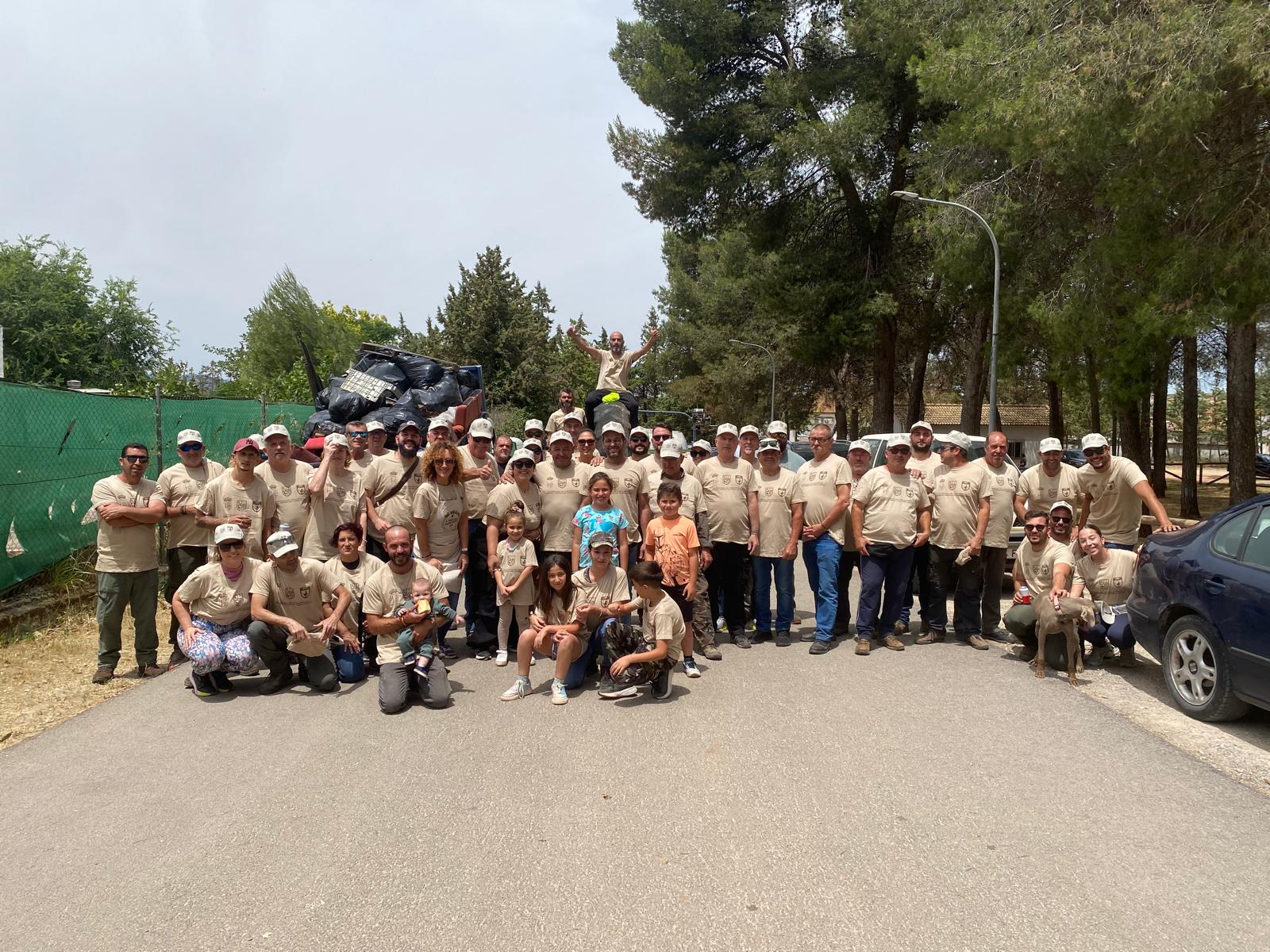 Sexta Edición de la Limpieza de La Sierrecilla en Humilladero Concluye con 2,000 Kilos de Basura Recogidos – Federación Andaluza de Caza 1 Sexta Edición de la Limpieza de La Sierrecilla en Humilladero Concluye con 2,000 Kilos de Basura Recogidos – Federación Andaluza de Caza