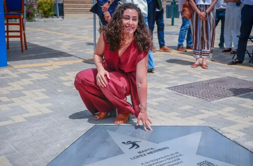 El Ayuntamiento de Málaga Rinde Homenaje a Marta López