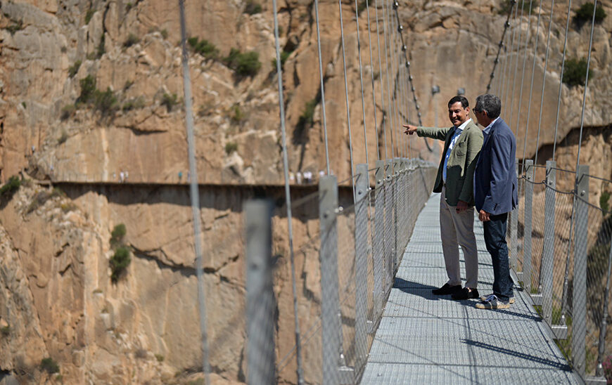 Moreno Inaugura el Puente Colgante del Caminito del Rey: Un Ejemplo de Turismo Responsable y Sostenible
