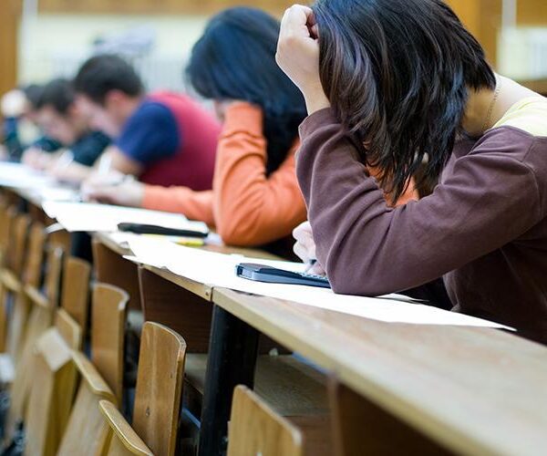 Título: "Listado del Personal que Ha Superado el Curso de Formación Pedagógica y Didáctica Equivalente 2025/26 de la UNIA"