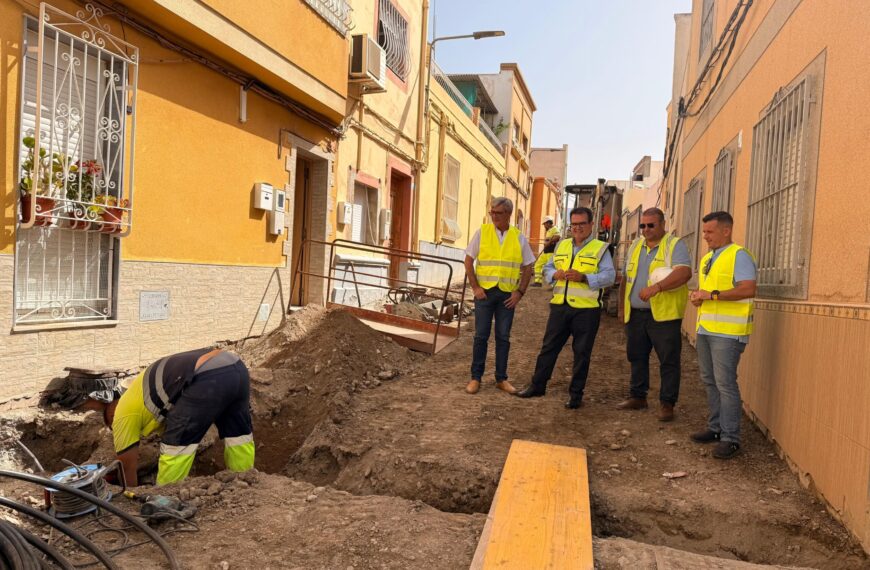 Garanticen el Abastecimiento y Saneamiento en Varios Calles de Pechina a Través de los Planes Provinciales