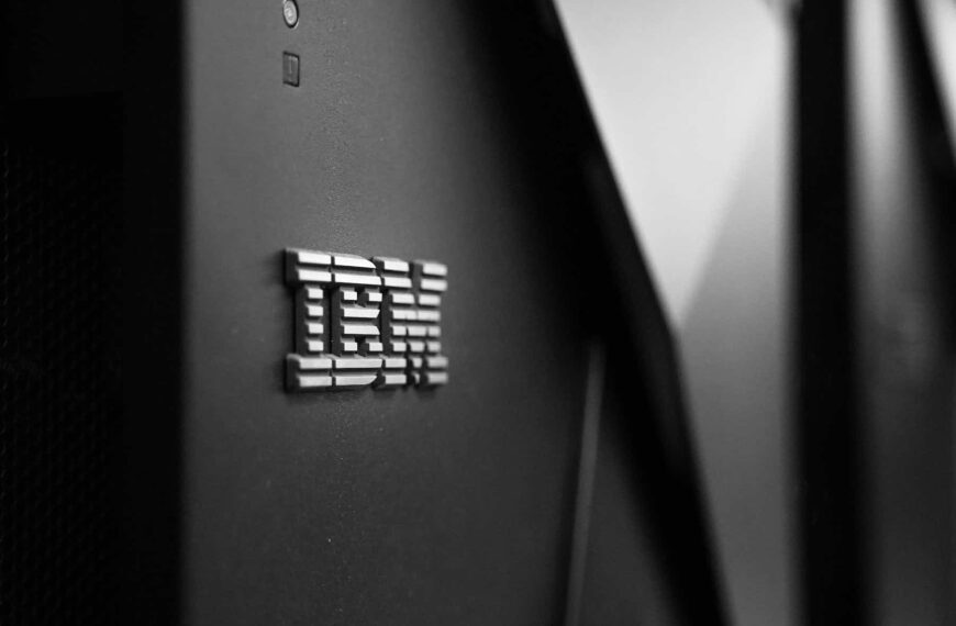 Impacto de la IA: IBM Sufre una Caída del 25% Mientras el Capital se Redirige de Software a Hardware