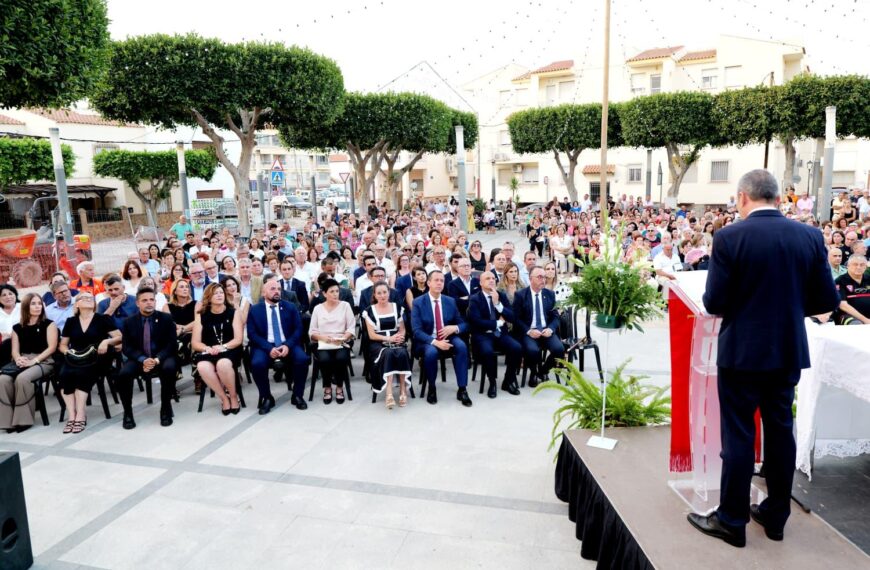 Los Gallardos rinde homenaje a las víctimas y héroes del incendio en la celebración de su Virgen del Carmen