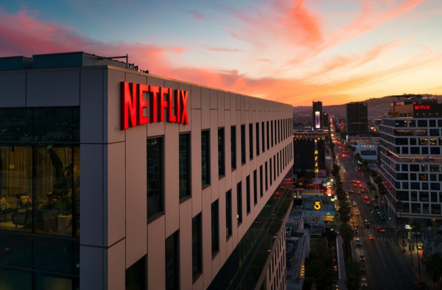 Netflix Sufre Caída del 10% en el Mercado a Pesar de Aumentar Suscriptores: La Barrera de los Precios Elevados