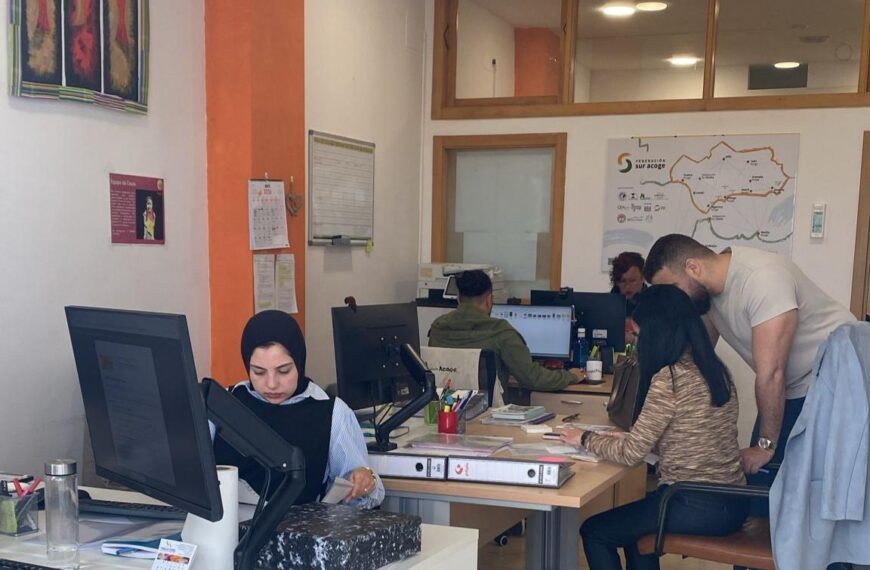 Sur Acoge: Apoyo a Más de 20,000 Personas en su Proceso de Regularización Extraordinaria con Visión de Futuro