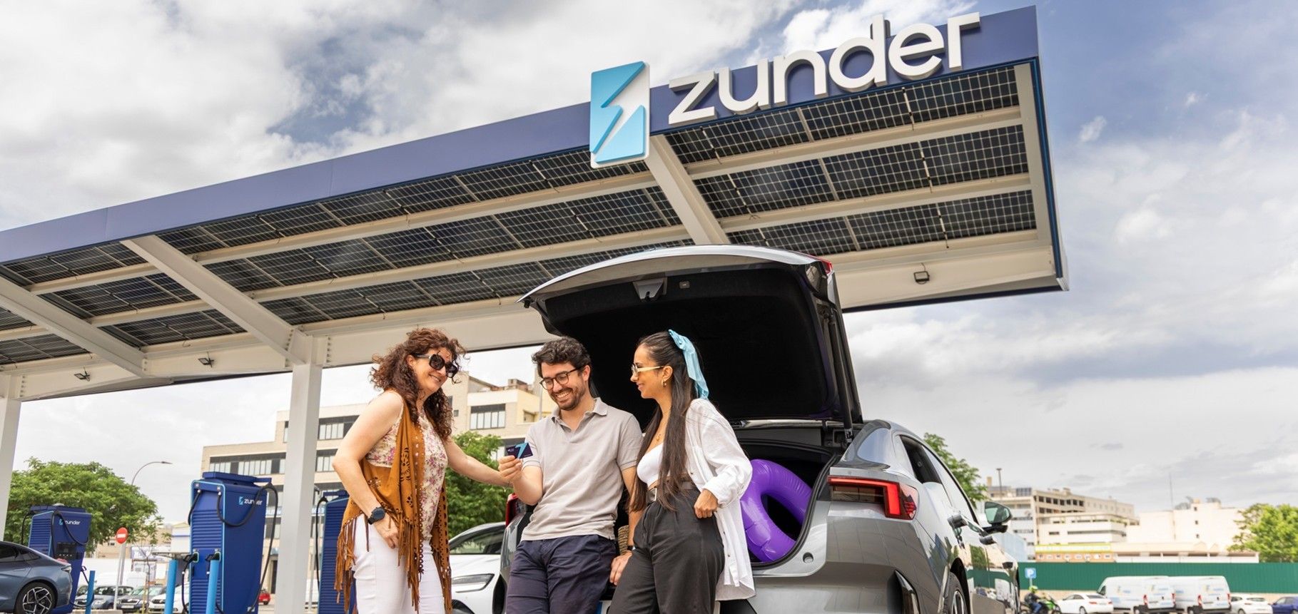 Guía Útil: Cinco Claves para un Viaje de Verano en Coche Eléctrico 1 Elena Digital López