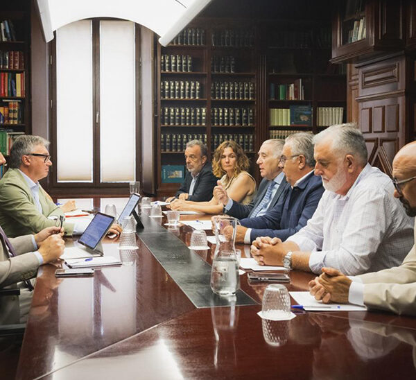 La Junta Dialoga con Empresarios de Playa para Simplificar Trámites y Fortalecer la Seguridad Jurídica del Sector