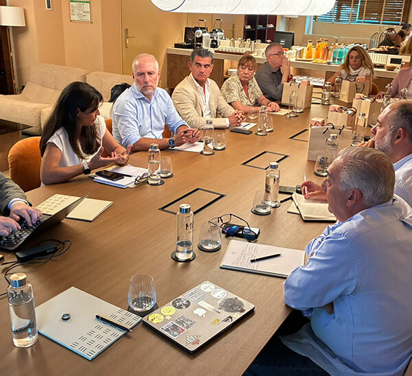 La Junta y las Ocho Provincias Impulsan un Nuevo Modelo de Colaboración para Fortalecer el Turismo en Andalucía
