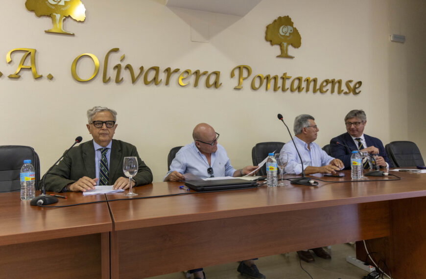 Presentación del Convenio para el Riego de 972 Hectáreas de Olivar con Agua Regenerada entre la Diputación, el Ayuntamiento de Puente Genil y los Regantes Miragenil
