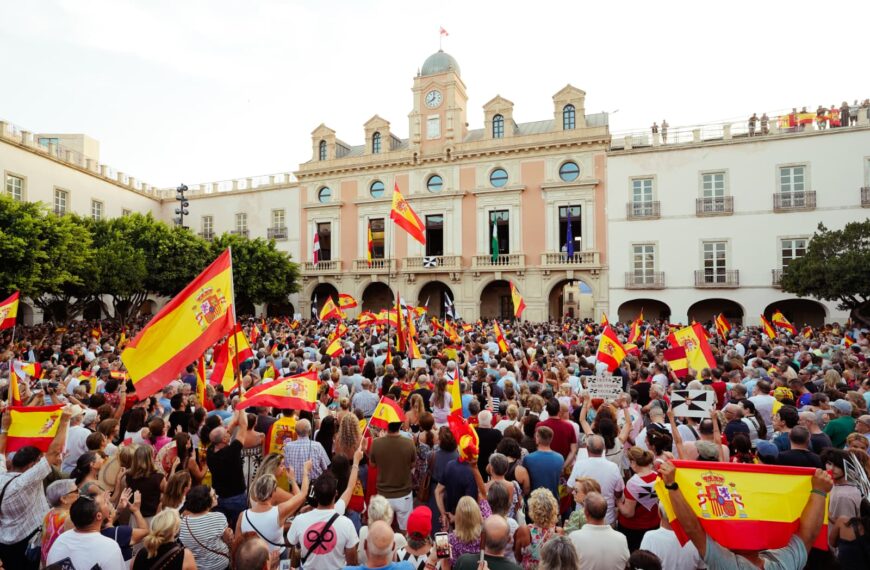 Almería se solidariza con Ceuta y pide al Gobierno la movilización de recursos para enfrentar una crisis que desafía a España