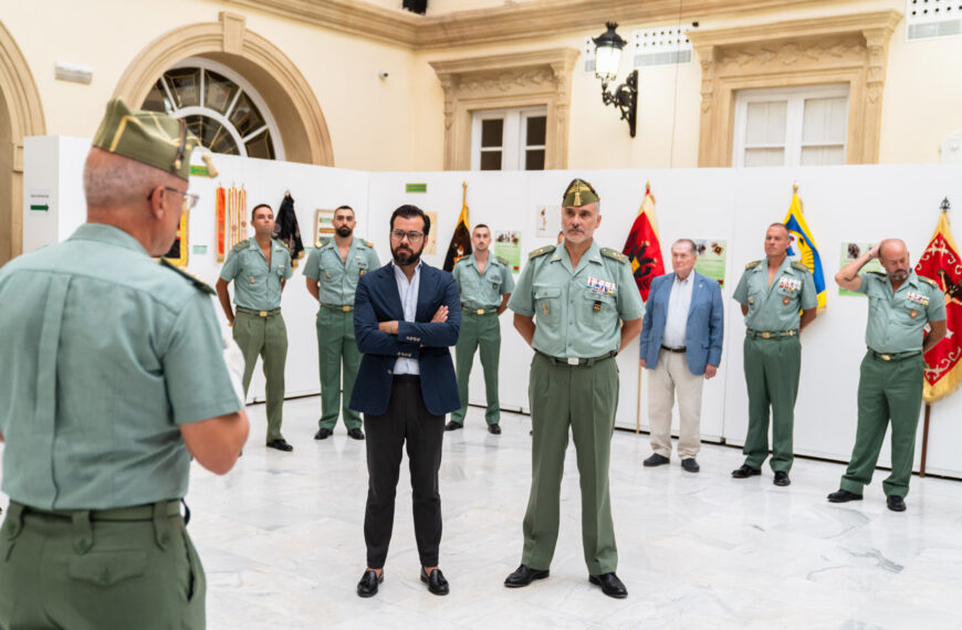 El Patio de Luces de Diputación presenta la muestra 'La Legión a través de sus guiones y banderines'