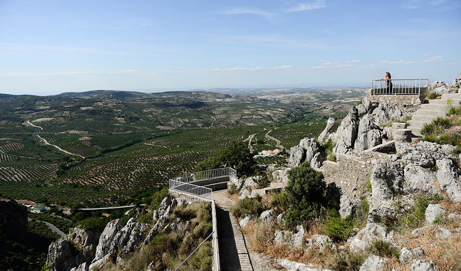 El Turismo Slow: Nuevas Oportunidades para Redistribuir los Flujos Turísticos en Andalucía 1 El Turismo Slow: Nuevas Oportunidades para Redistribuir los Flujos Turísticos en Andalucía