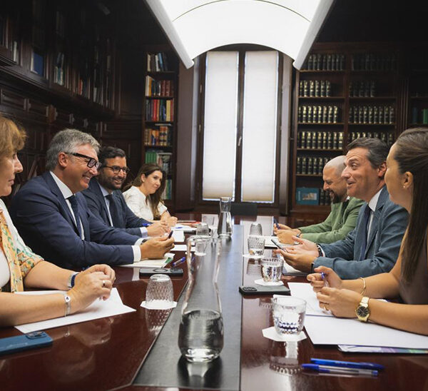 La Junta y la FAMP Acordaron Eliminar Barreras y Simplificar Trámites en los Ayuntamientos