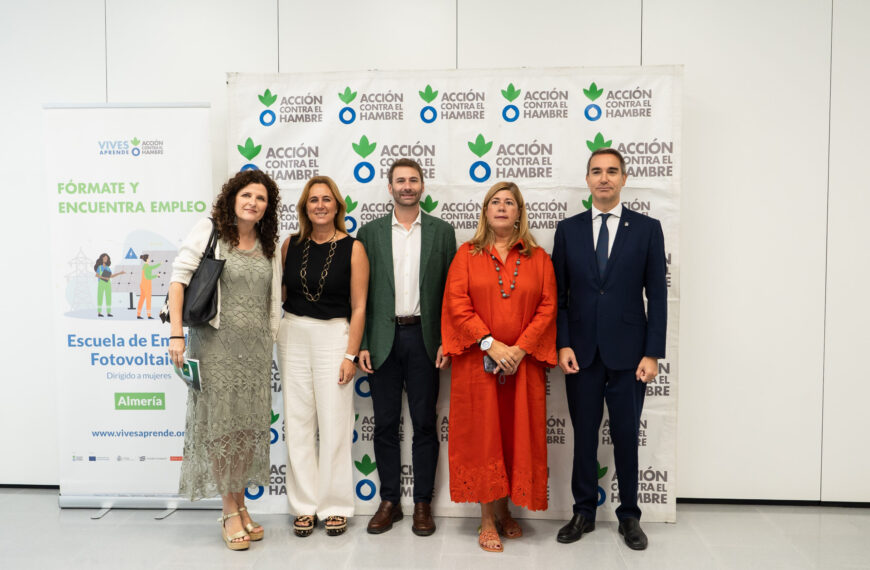 Más de 250 personas asisten a la Feria de Empleo de Roquetas de Mar en busca de nuevas oportunidades laborales
