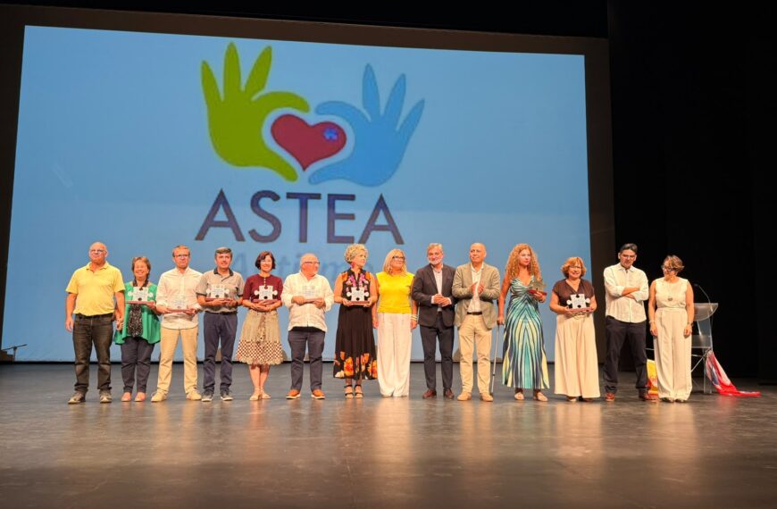 Reconocimiento de la Diputación a ASTEA por su Compromiso con las Familias Almerienses en la Gala por el Autismo