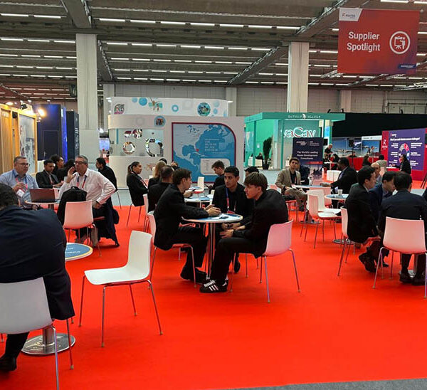 Andalucía Fortalece Vínculos con Aerolíneas en la Feria de Conectividad Routes World