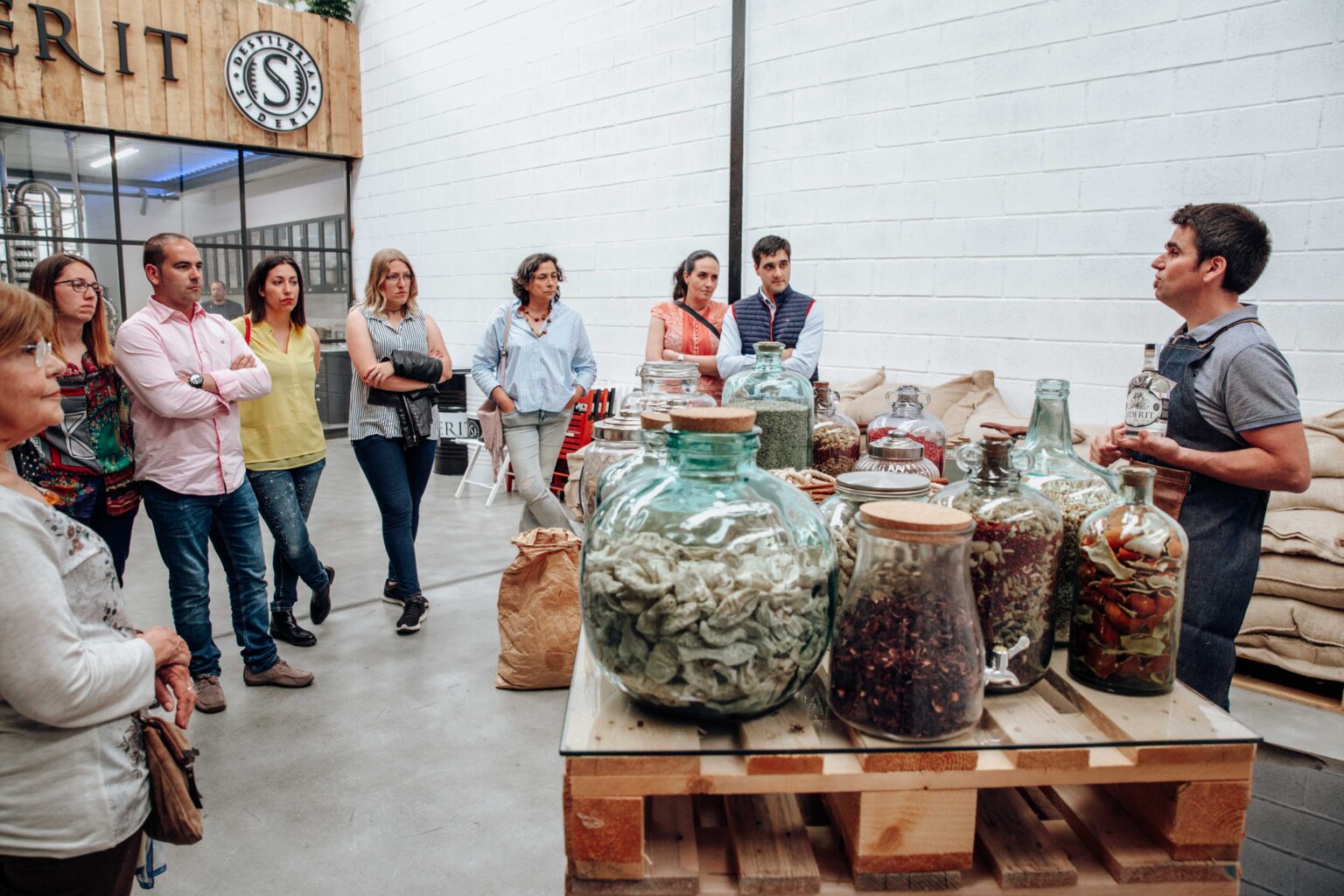 Descubre el Sabor de Cantabria: Otoño Trae Rutas Turísticas por Fábricas de Cerveza y Destilerías 1 Cantabria abre este otoño sus fábricas de cerveza y destilerías al turismo agroalimentario